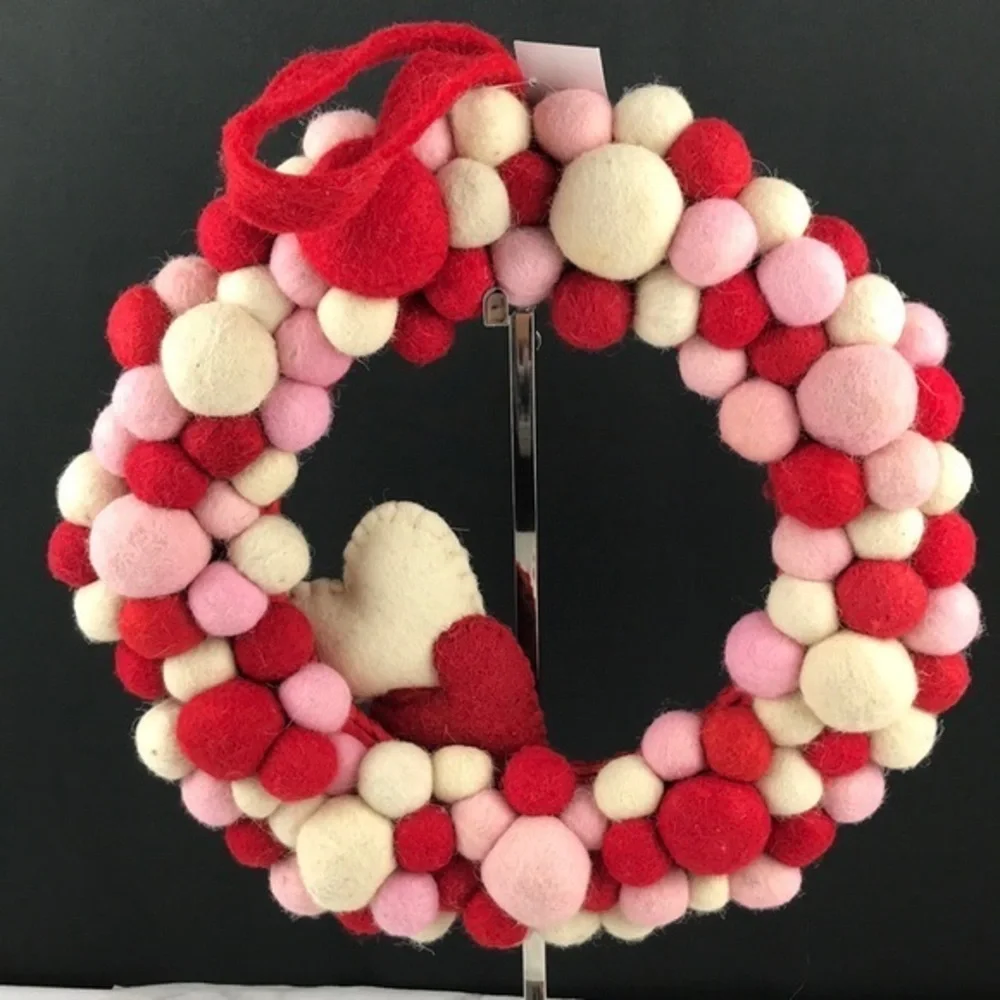 HOLIDAY - **Host Pic** Heart Wreath (12”). Wool, Hangable. NWT